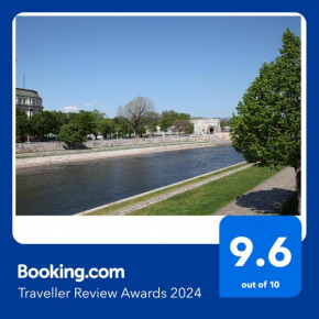 65 square meters Designer Apartment in heart of city - River view ! Park for free